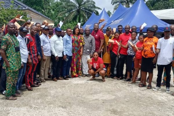 SA General Duties Doles Out N5million to Governor Otu's Supporters