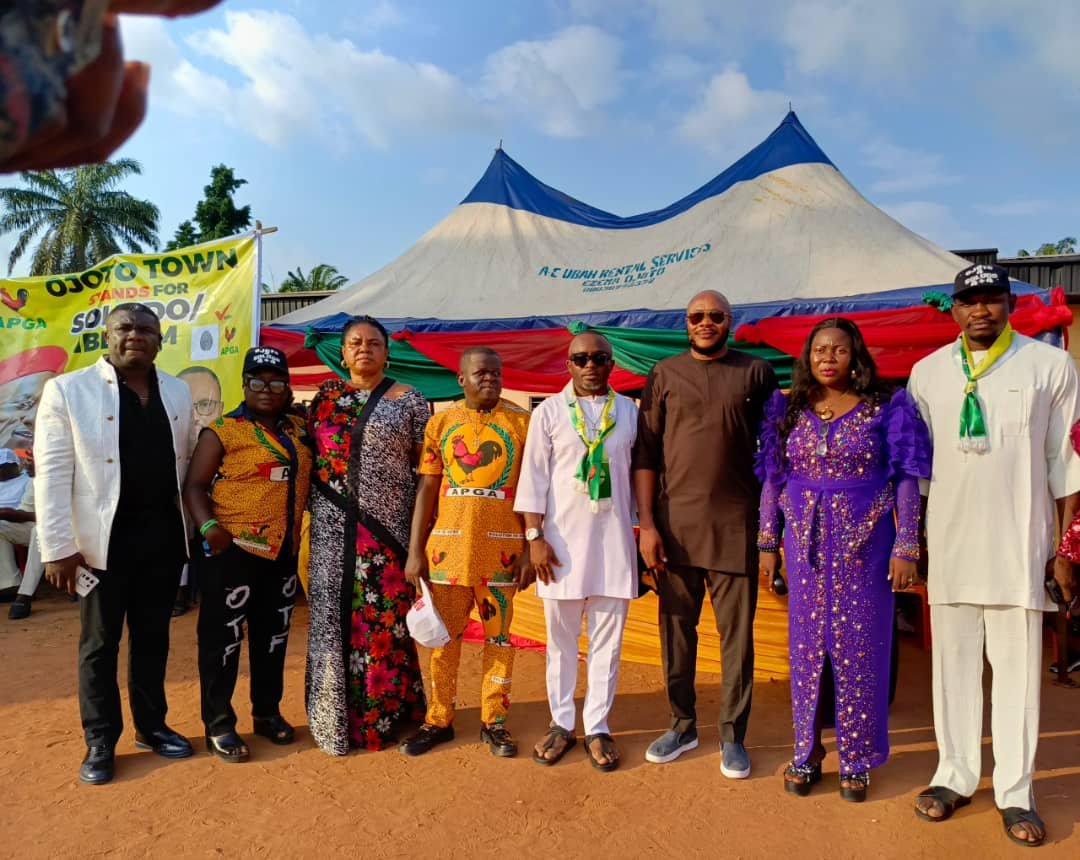 APGA chieftain empowers 200 youths, petty traders in Anambra community