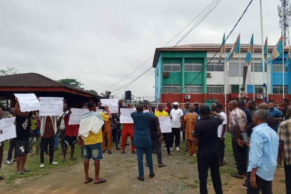 Updated: Protesters lock C'River APC state secretariat, vow not to unlock it until Barr. Alphonsus Eba resigns