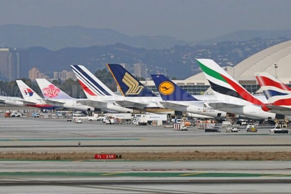 Several international airlines cancel flights in Venezuela after US warning