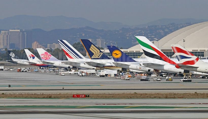 Several international airlines cancel flights in Venezuela after US warning