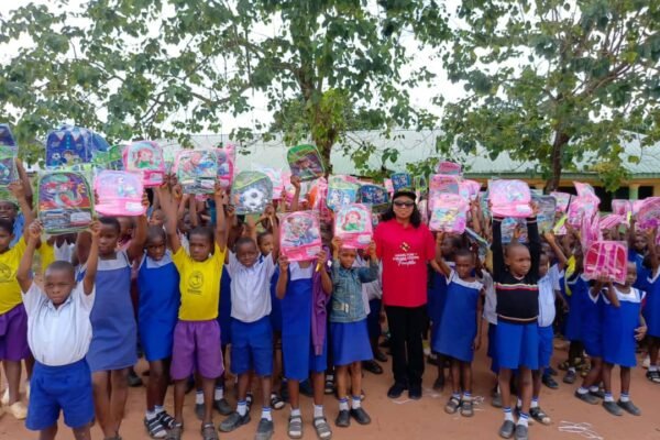 15,000 pupils receive free school bags in Anambra schools