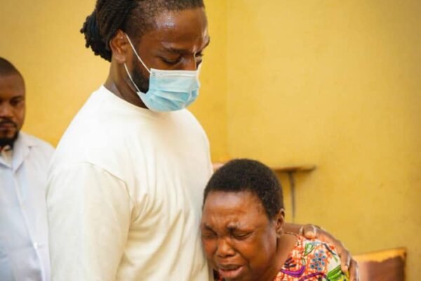 Christmas: Anambra gov's son, Chinua pays hospital bills for many patients