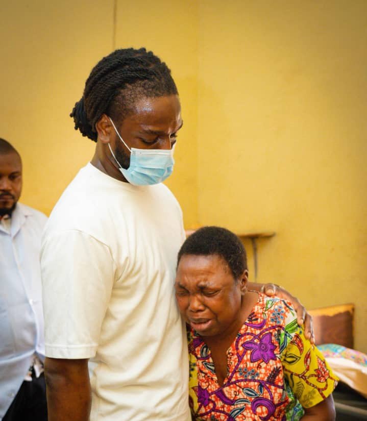 Christmas: Anambra gov's son, Chinua pays hospital bills for many patients