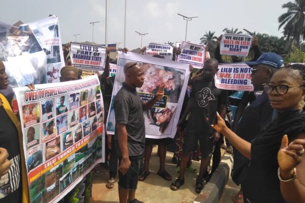 Community protests killing of 100 indigenes by gunmen