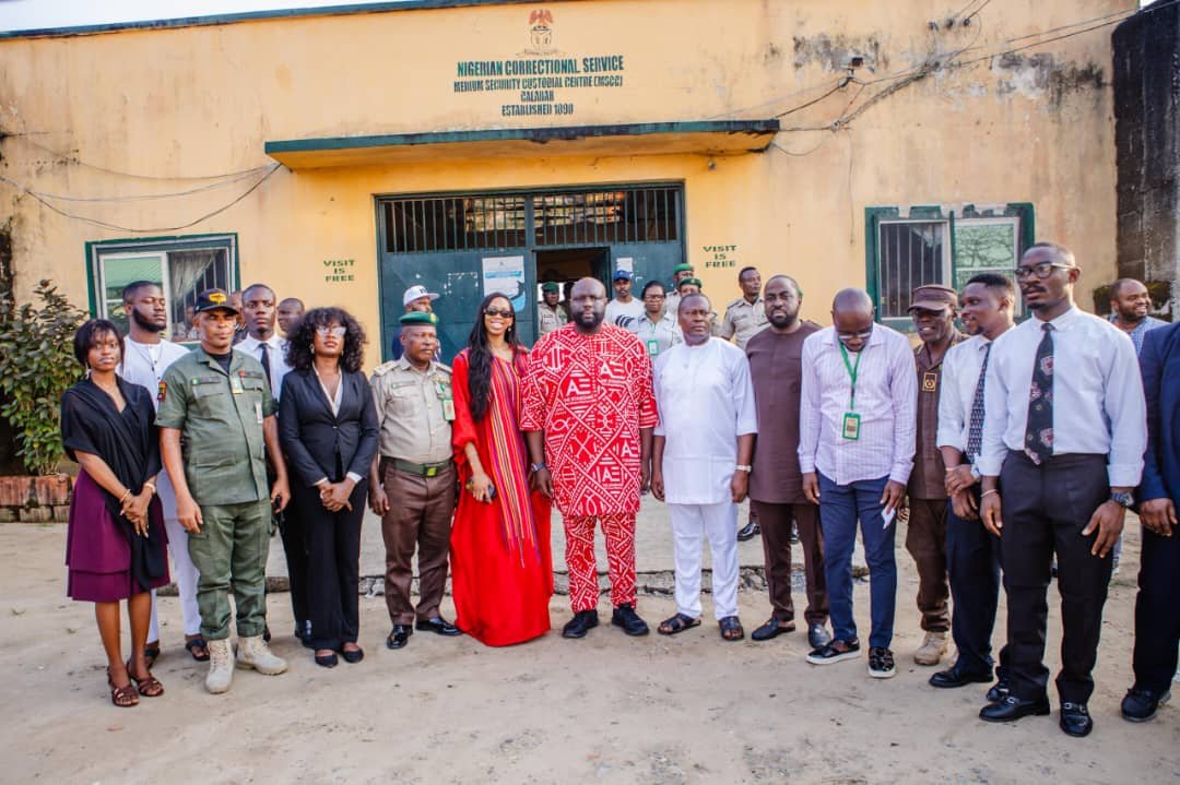 Christmas Day Outreach: Senator Asuquo Ekpenyong Visits Calabar Correctional Centre, Offsets Inmates’ Fines