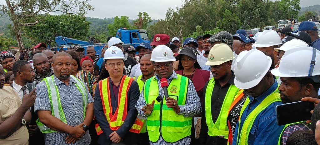 FG to install solar lights, plant trees on Enugu-Onitsha highway - Umahi