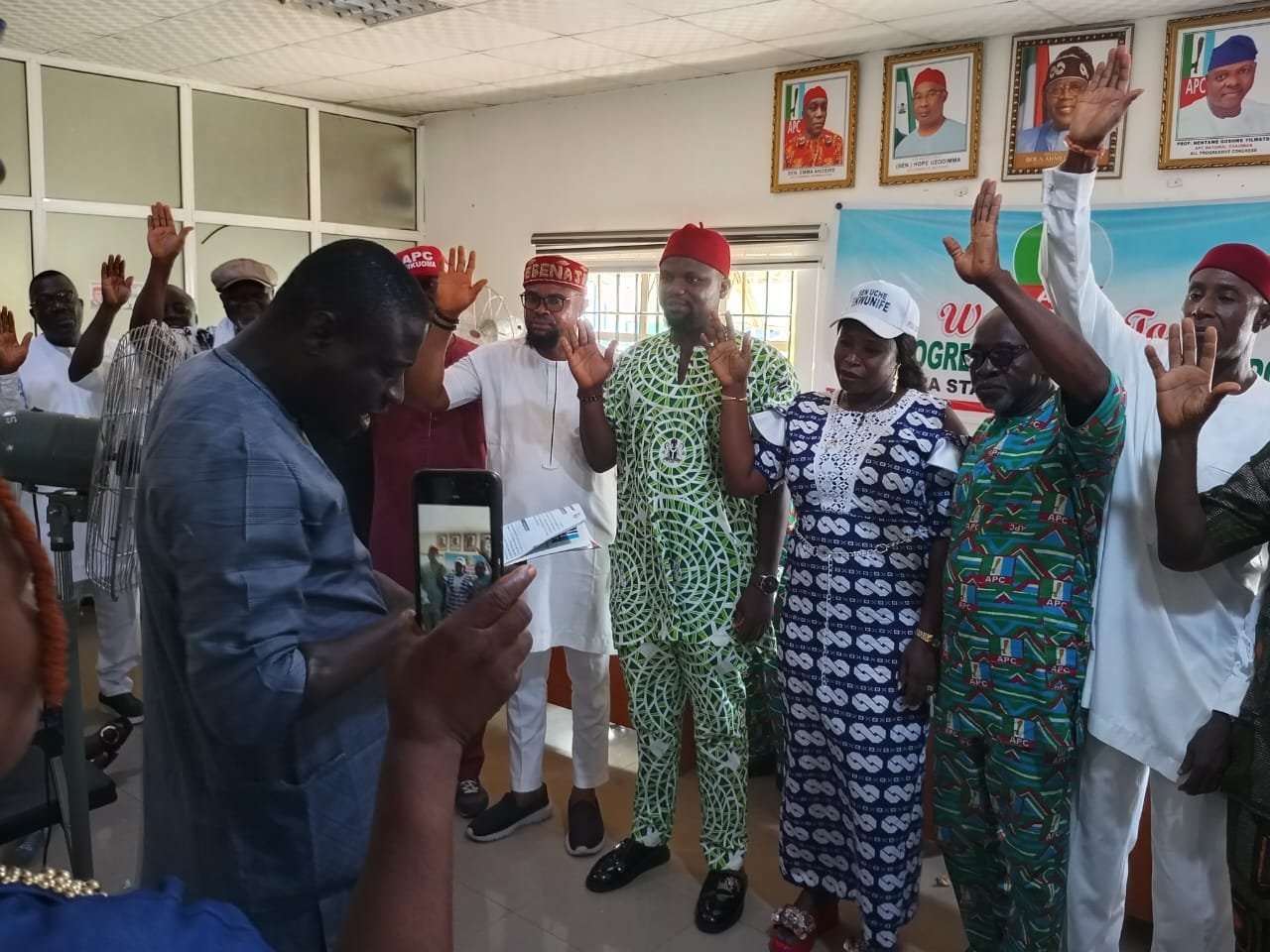 2027: Anambra APC inaugurates local government chapter chairmen
