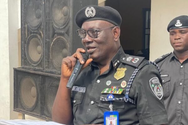 Police provide aide for man found unconscious, pay school fees for 5 outstanding students in Anambra