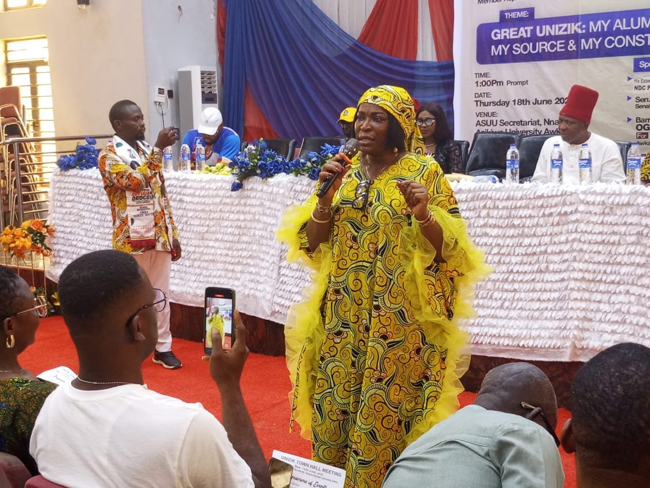 2027: NDC Distributes Rice, Cash To Unizik Staff, Students