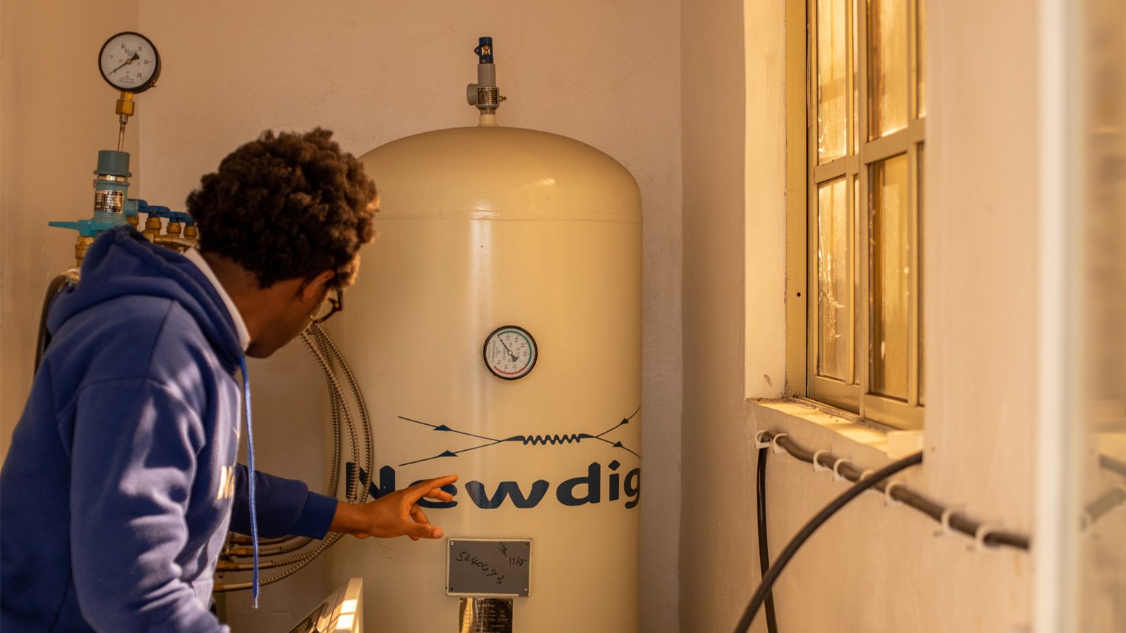 Nigerian innovator generates hospital power, medical oxygen from water