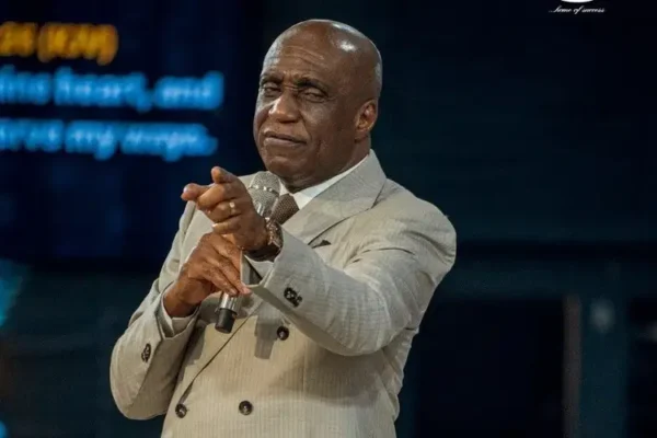 ‘Don’t give your offering here’ – Pastor Ibiyeomie tells Yahoo boys